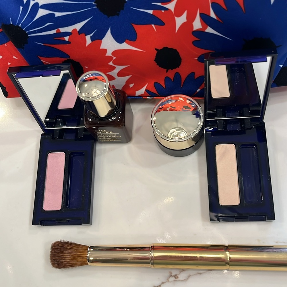 Estee Lauder Red and Blue Cosmetic Bag with Floral Design & 5 Sample Products. - Picture 2 of 15